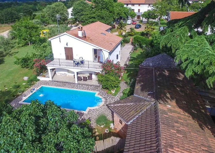 Lanima Vila *
