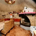 Lanima Vila *