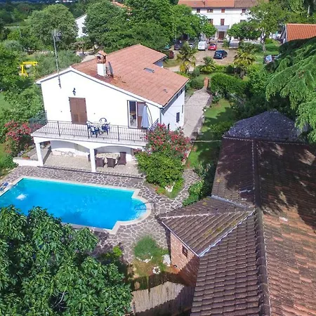 Lanima Vila *